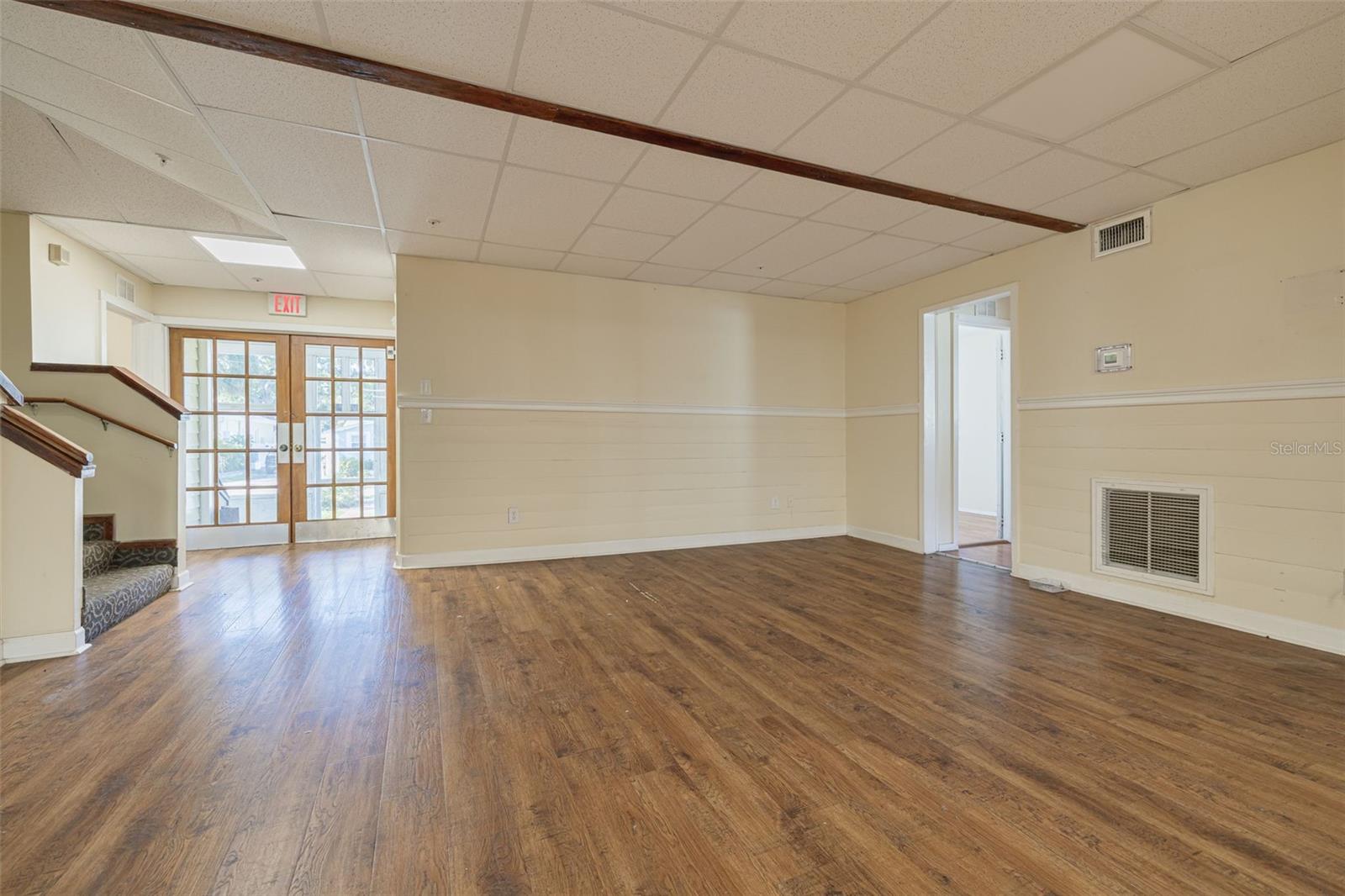 Listing photo id 8 for 220 Scotland Street