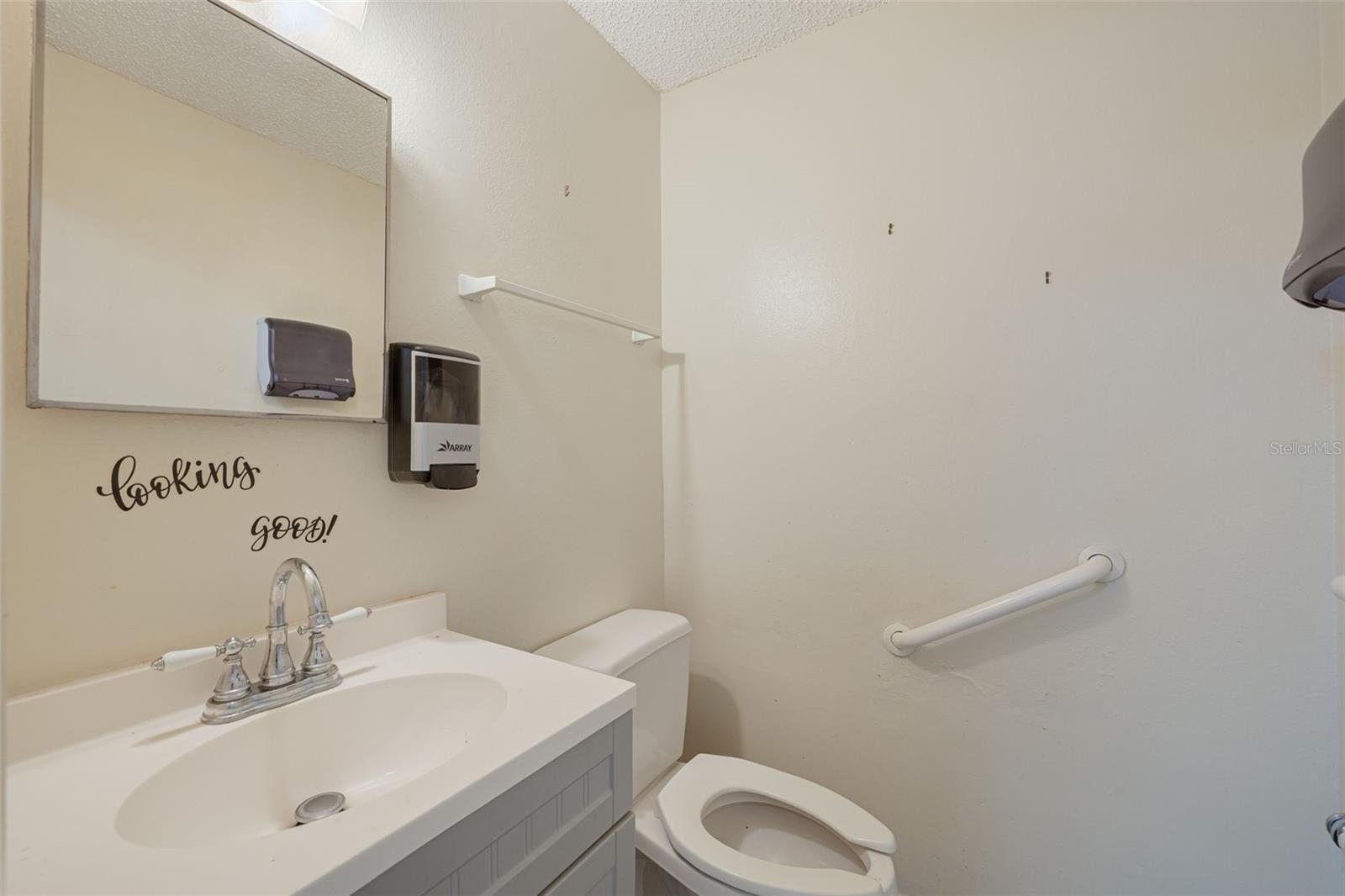 Listing photo id 15 for 220 Scotland Street