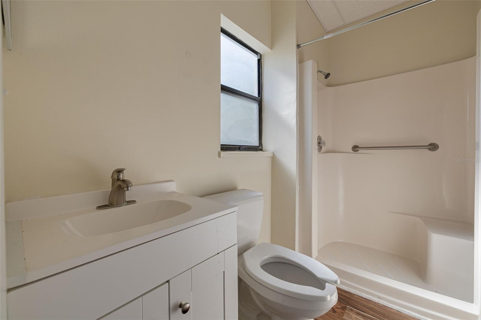 Listing photo id 17 for 220 Scotland Street