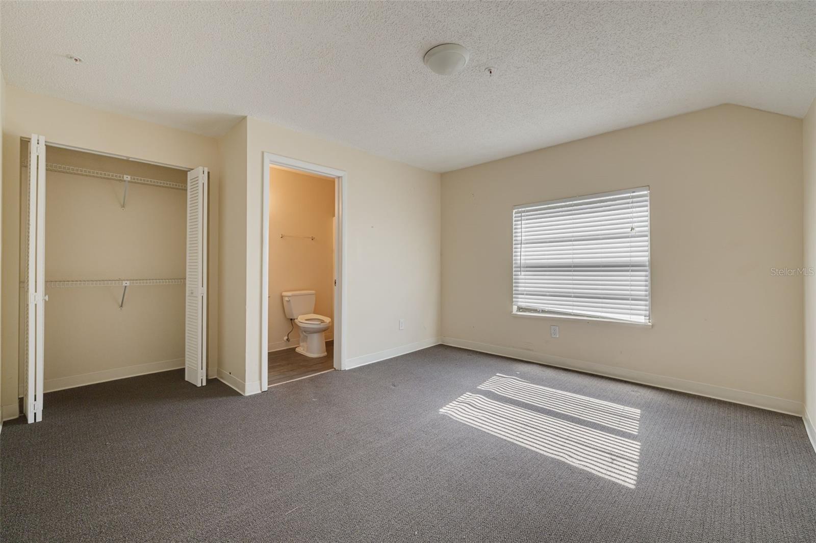 Listing photo id 24 for 220 Scotland Street