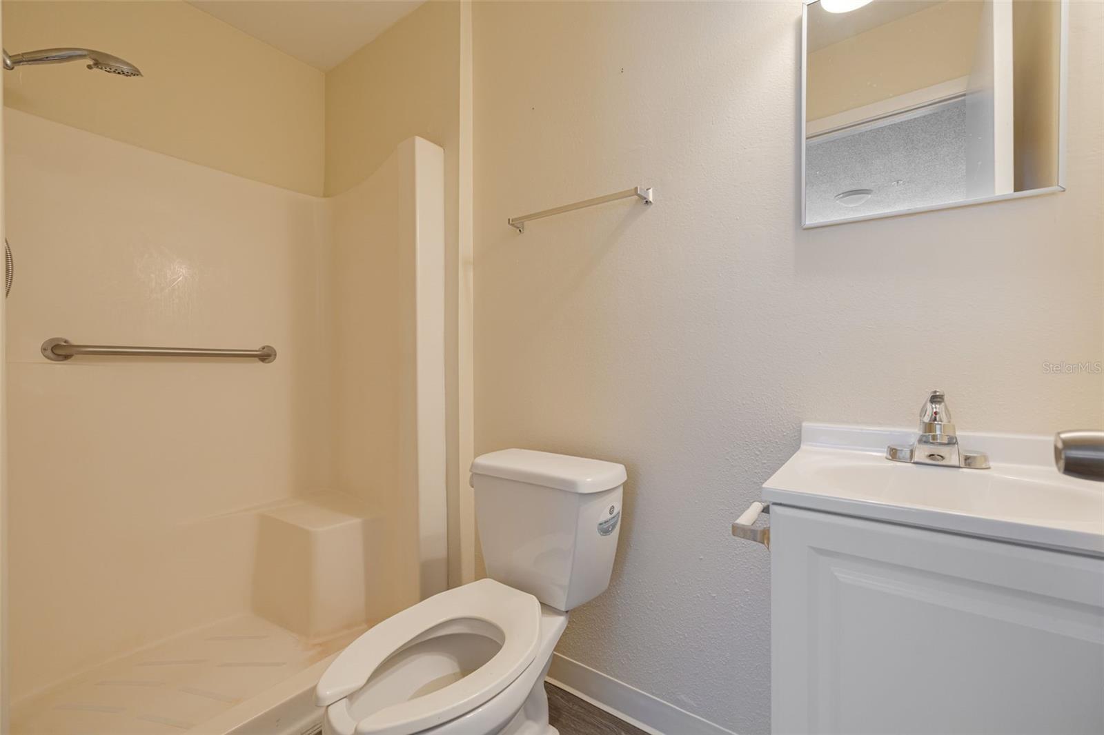 Listing photo id 27 for 220 Scotland Street