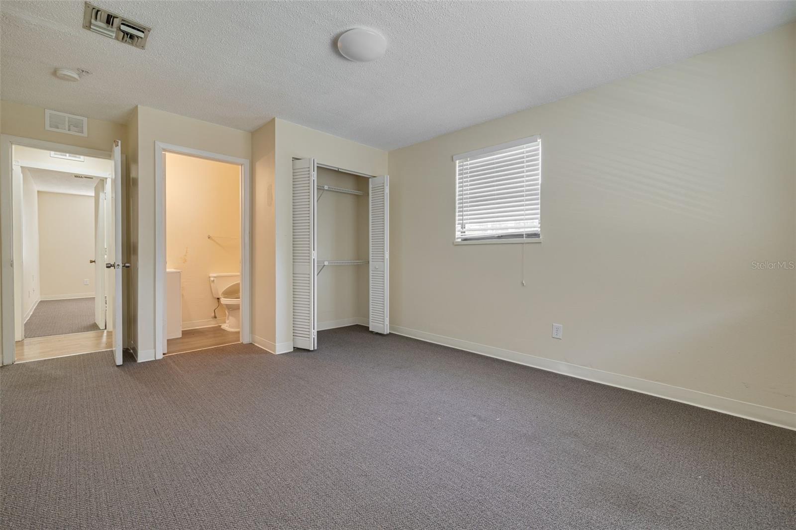 Listing photo id 28 for 220 Scotland Street