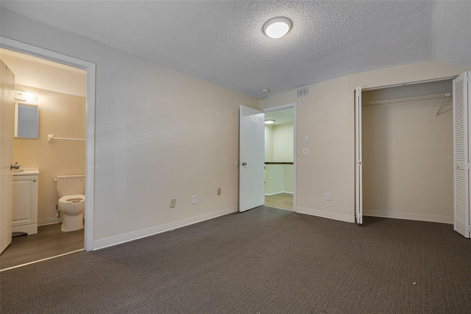 Listing photo id 30 for 220 Scotland Street