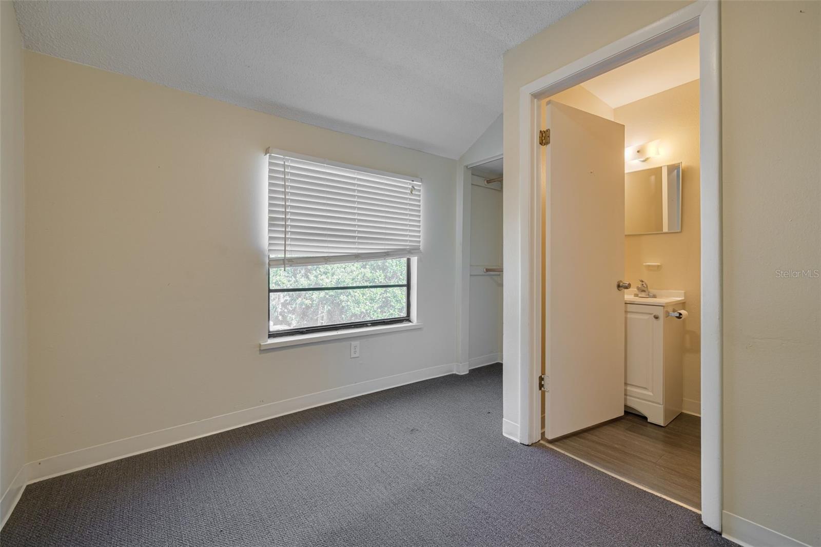 Listing photo id 32 for 220 Scotland Street