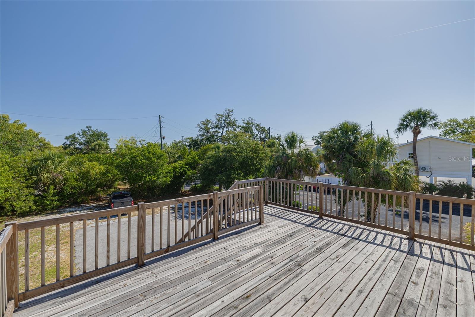 Listing photo id 35 for 220 Scotland Street