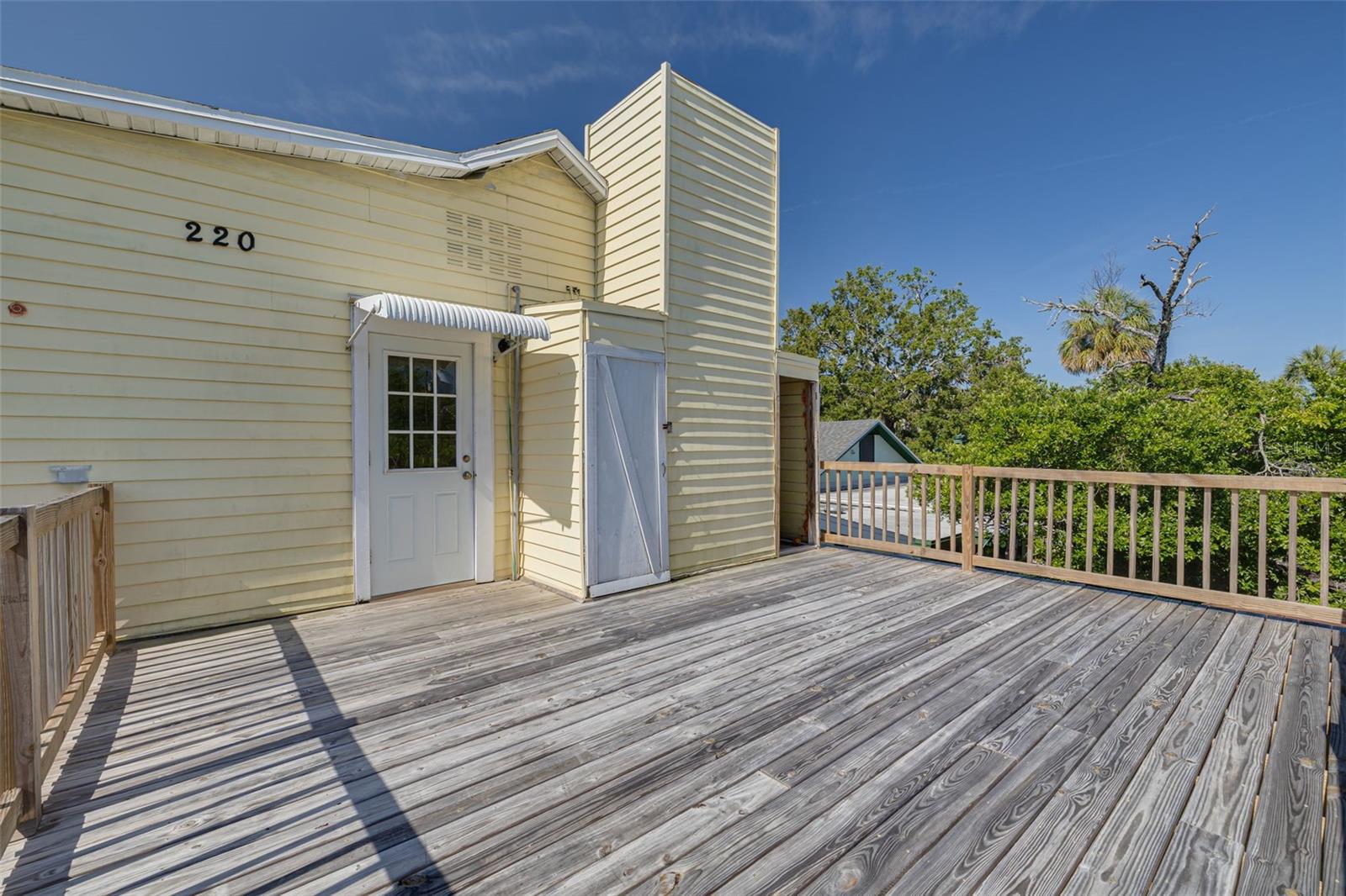 Listing photo id 36 for 220 Scotland Street