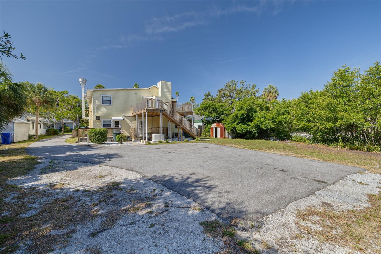 Listing photo id 38 for 220 Scotland Street