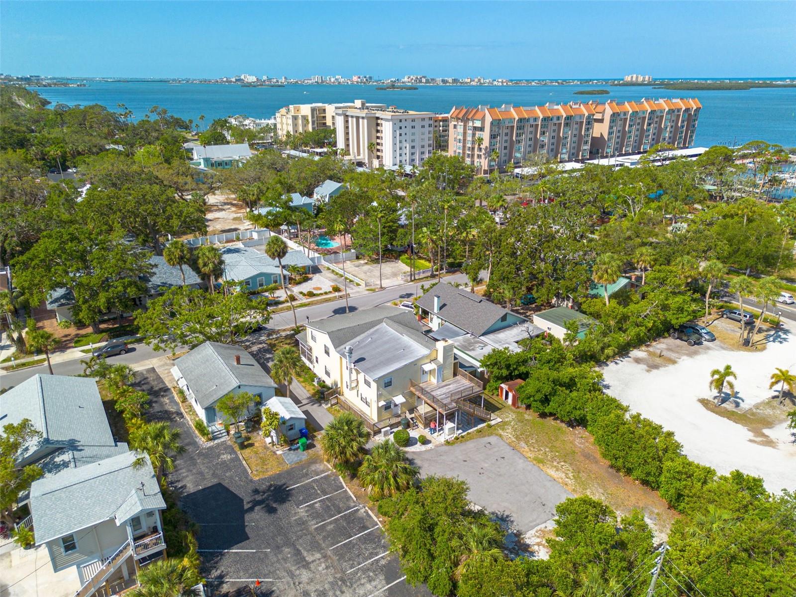 Listing photo id 42 for 220 Scotland Street