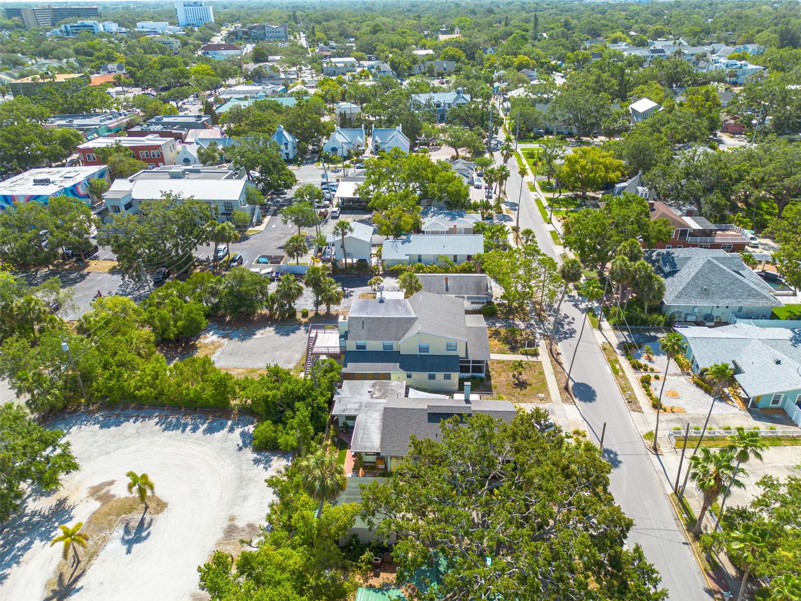 Listing photo id 43 for 220 Scotland Street