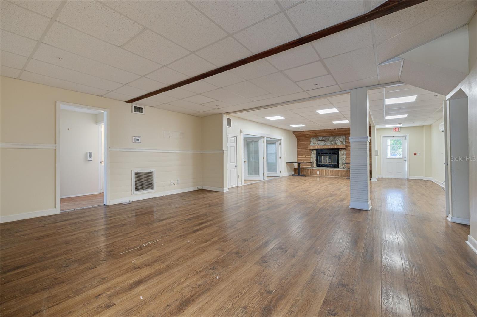 Listing photo id 7 for 220 Scotland Street