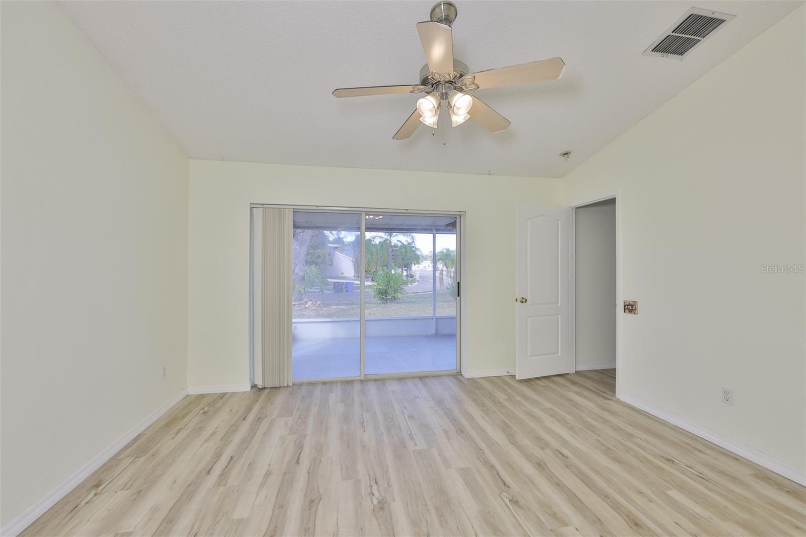 Image 11 of 34 For 219 Island Water Way