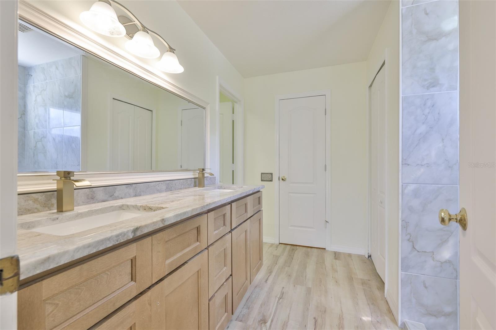 Image 13 of 34 For 219 Island Water Way