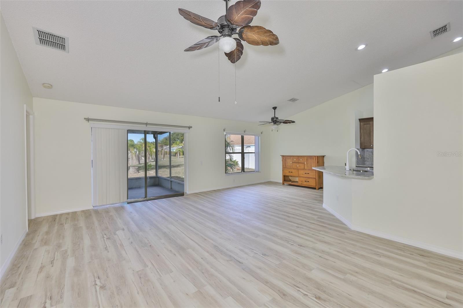 Image 17 of 34 For 219 Island Water Way