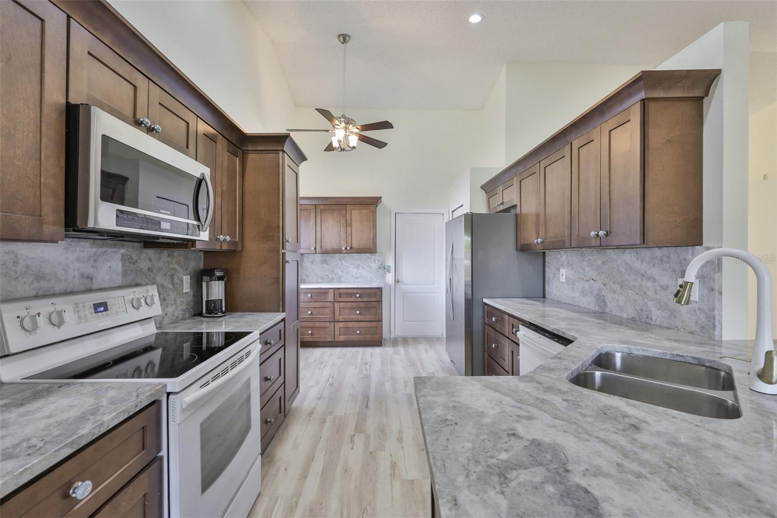 Image 19 of 34 For 219 Island Water Way