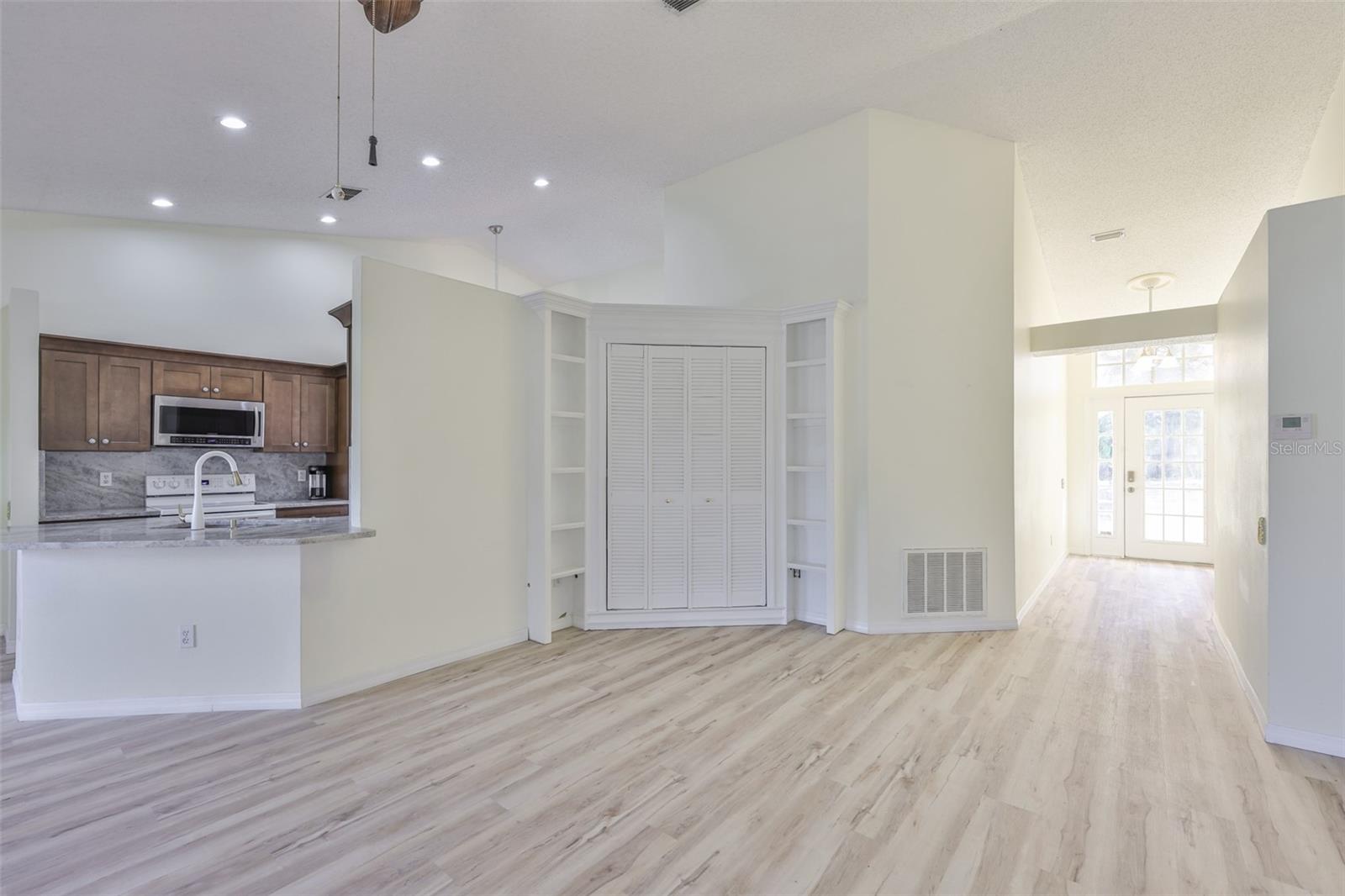 Image 23 of 34 For 219 Island Water Way