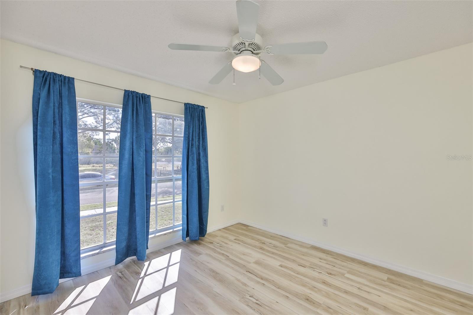 Image 6 of 34 For 219 Island Water Way