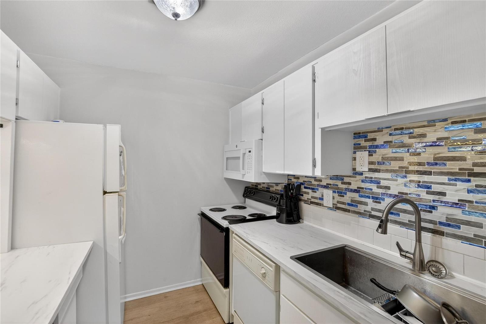 Listing photo id 8 for 11920 Dietz Drive 11920