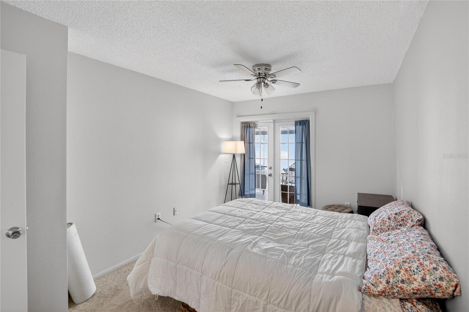 Listing photo id 16 for 11920 Dietz Drive 11920