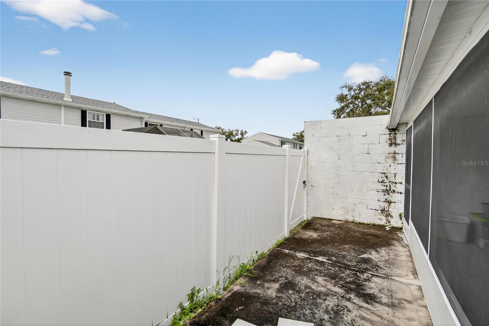 Listing photo id 22 for 11920 Dietz Drive 11920