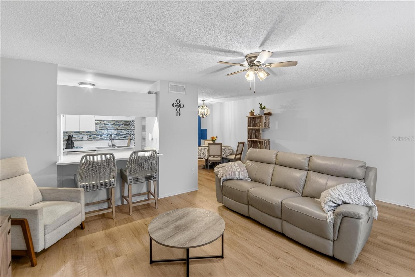 Listing photo id 1 for 11920 Dietz Drive 11920