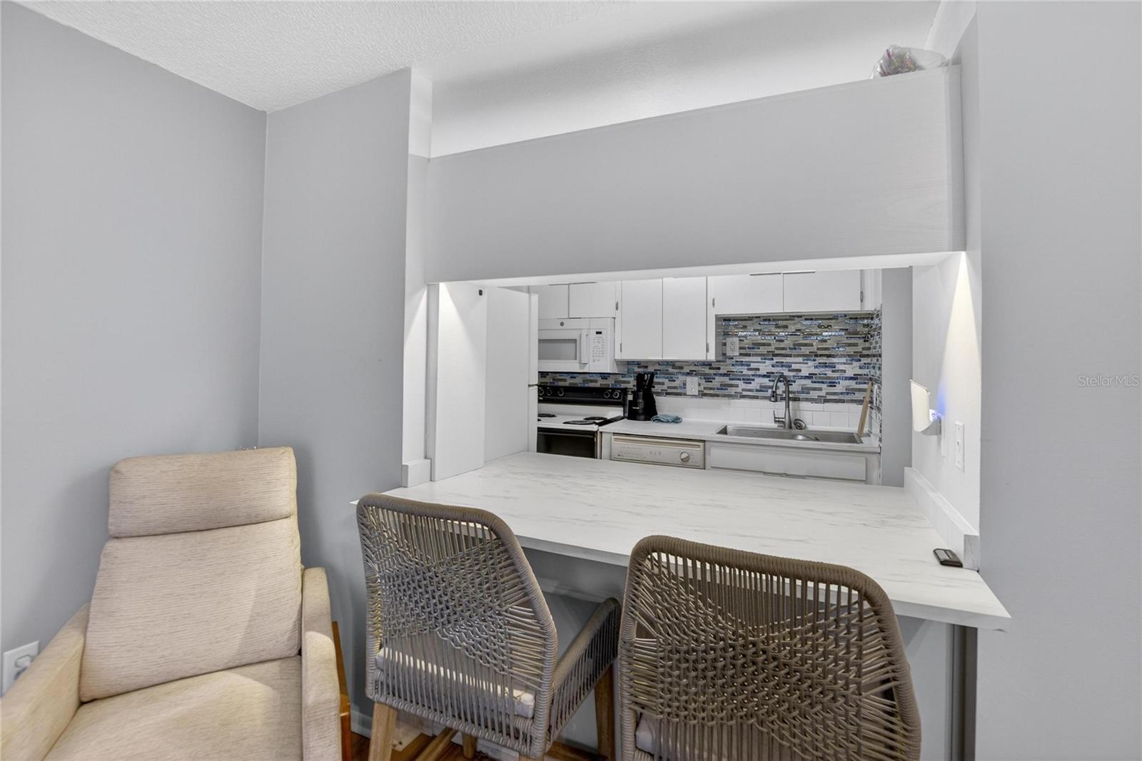 Listing photo id 2 for 11920 Dietz Drive 11920