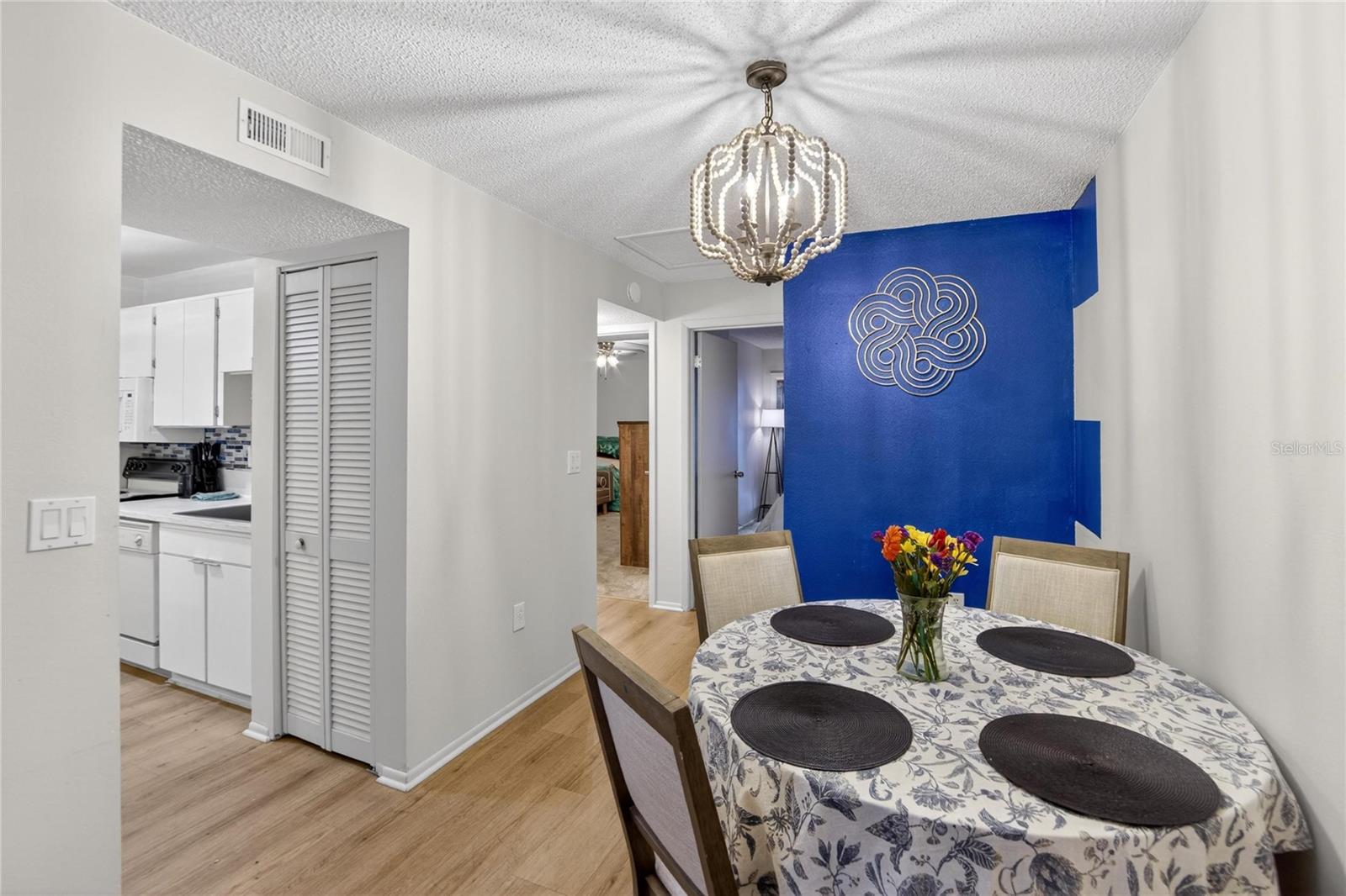 Listing photo id 4 for 11920 Dietz Drive 11920