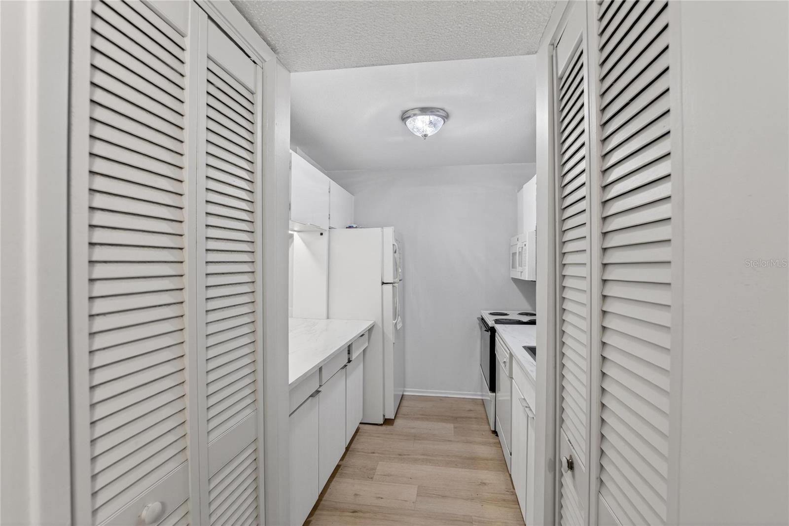 Listing photo id 6 for 11920 Dietz Drive 11920