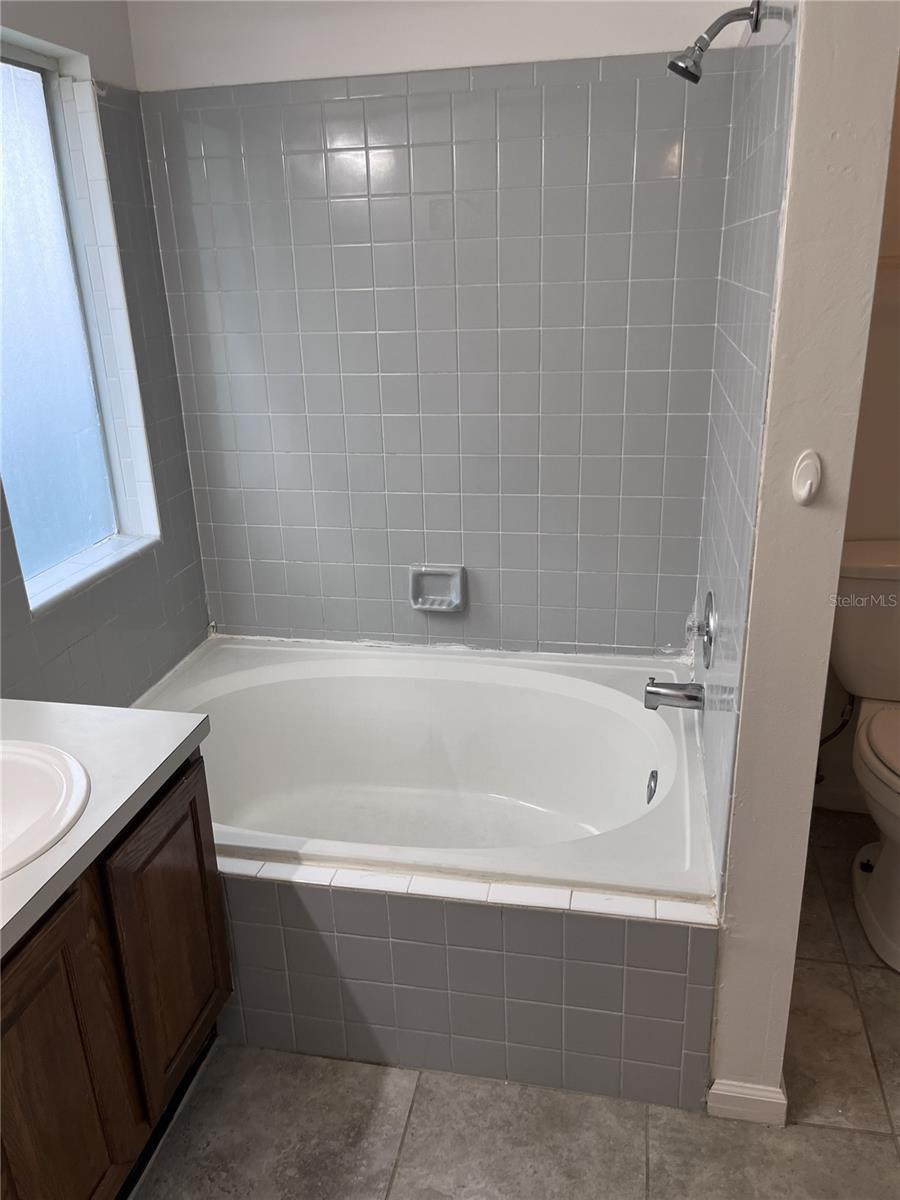 Image 8 of 10 For 2106 Darlington Oak Drive