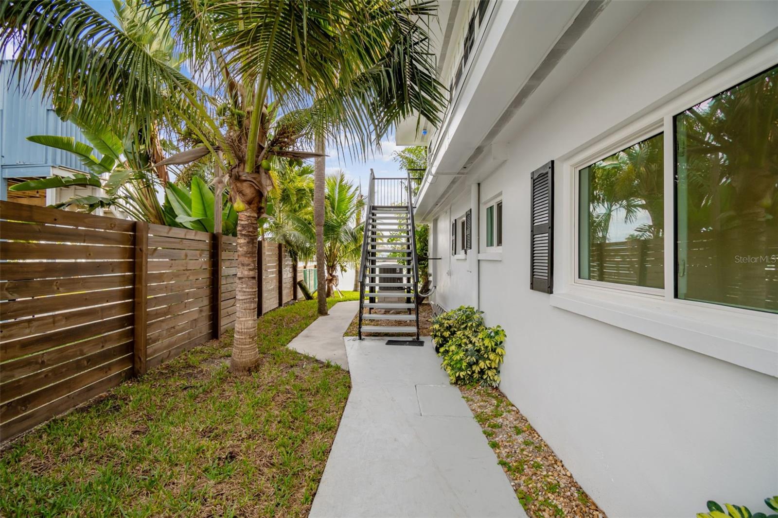 Image 12 of 67 For 2411 Bay Boulevard 1