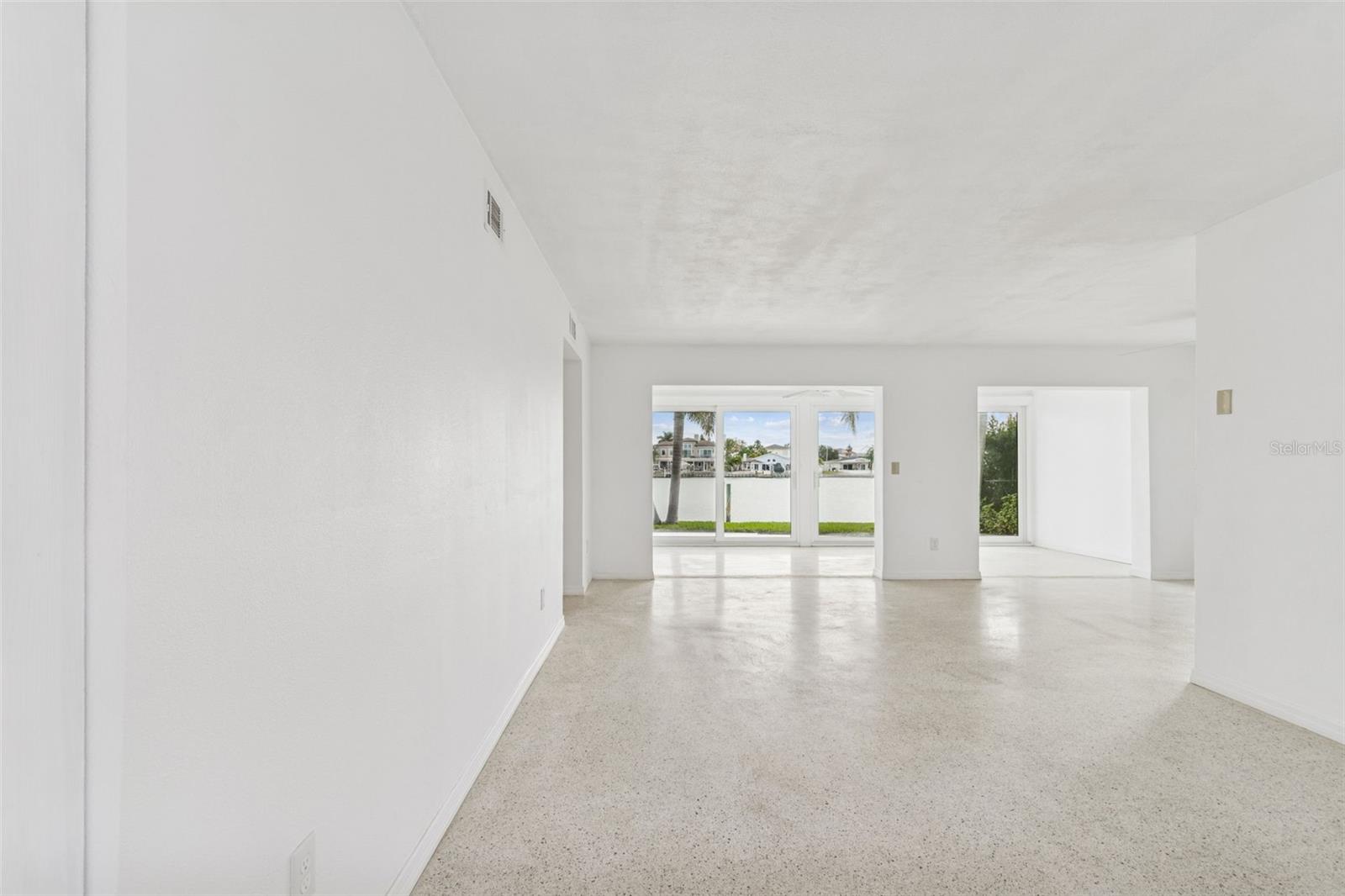 Image 15 of 67 For 2411 Bay Boulevard 1