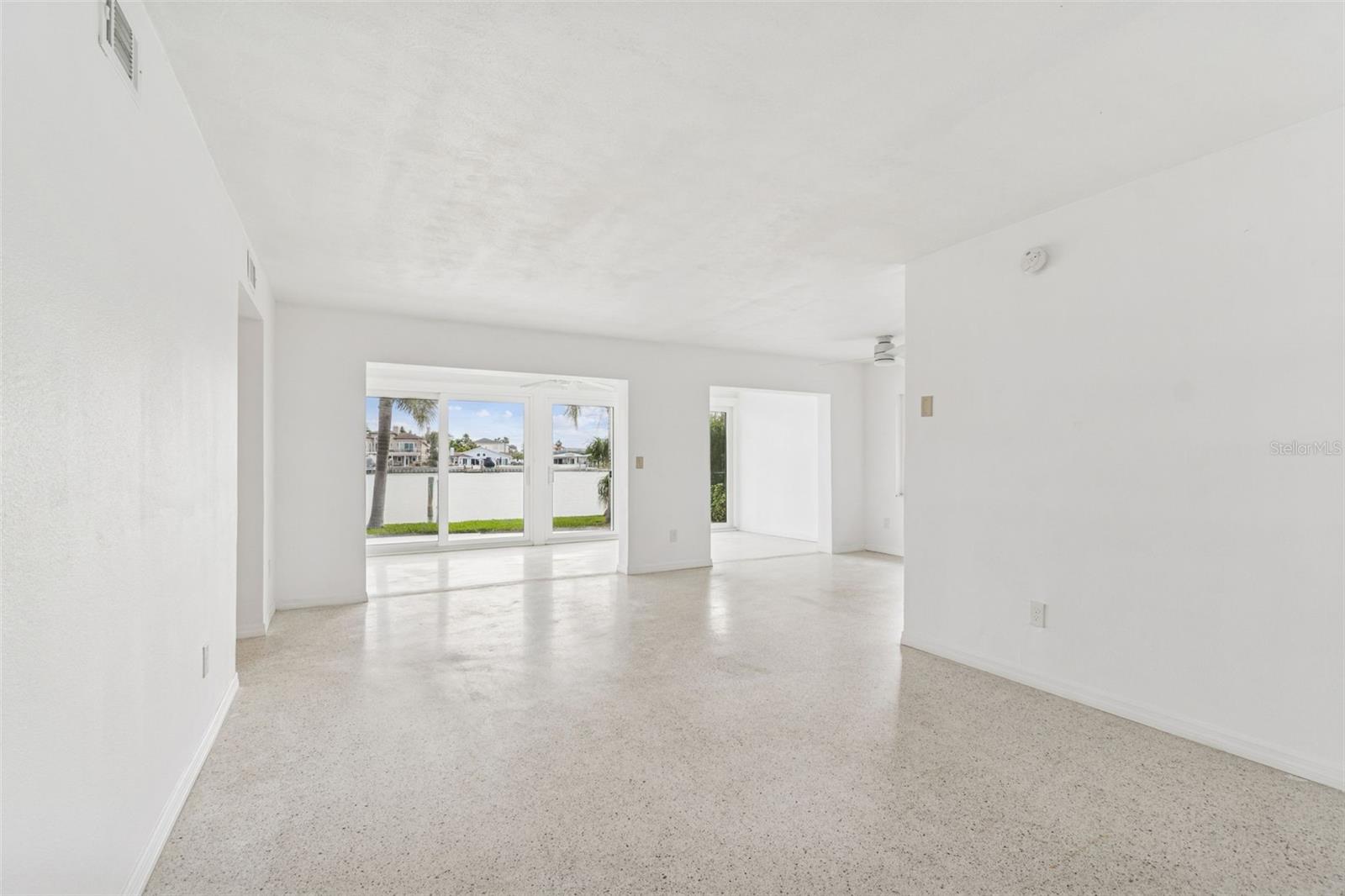 Image 16 of 67 For 2411 Bay Boulevard 1