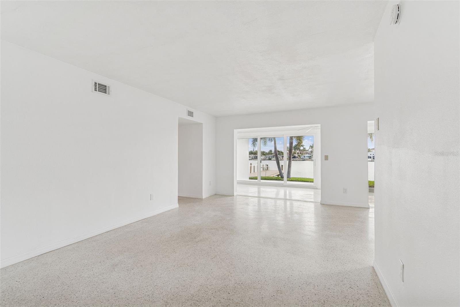 Image 17 of 67 For 2411 Bay Boulevard 1