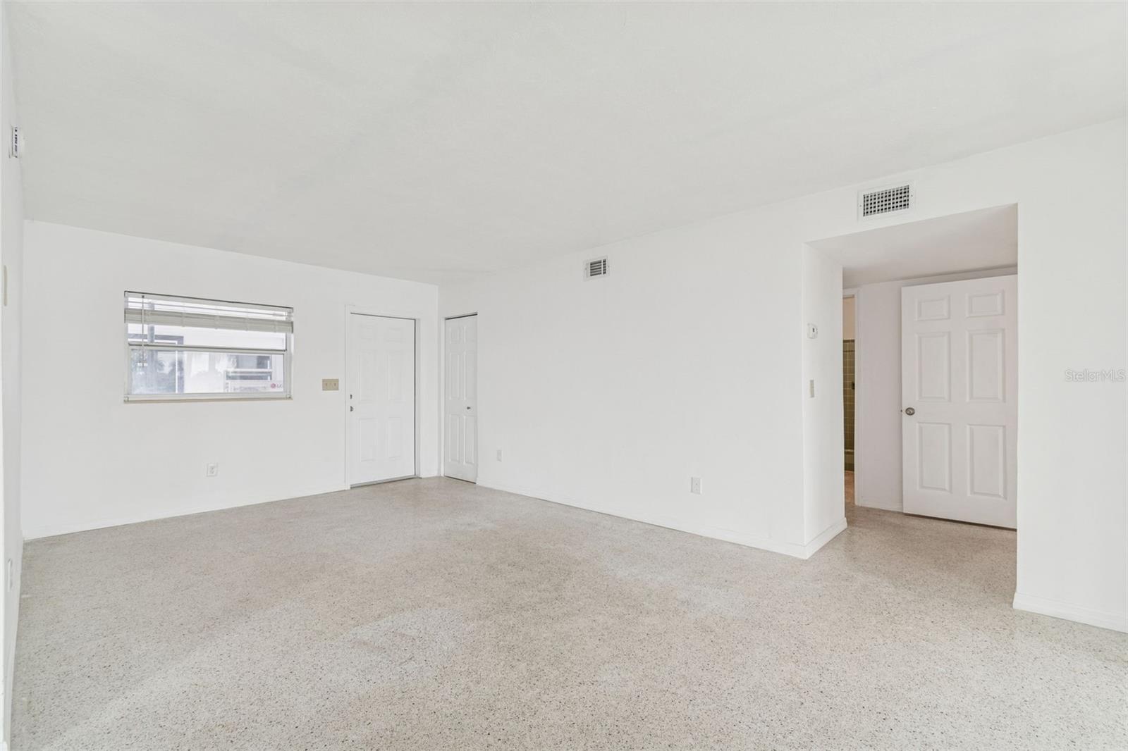 Image 19 of 67 For 2411 Bay Boulevard 1