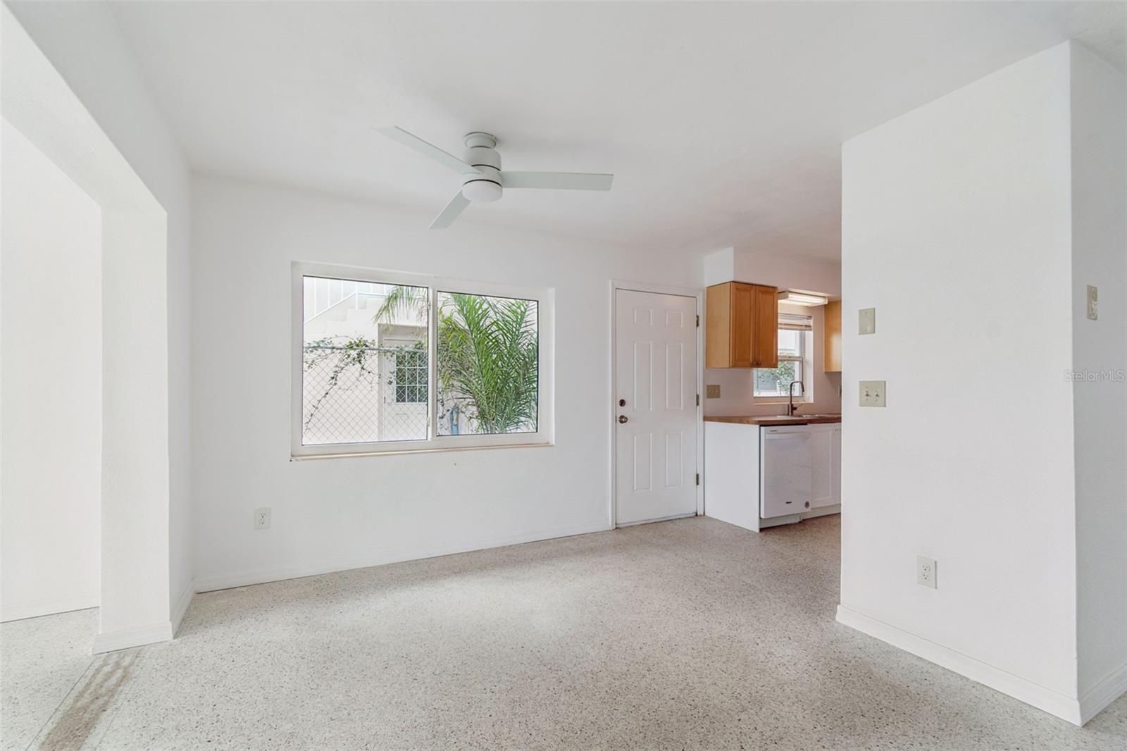 Image 20 of 67 For 2411 Bay Boulevard 1