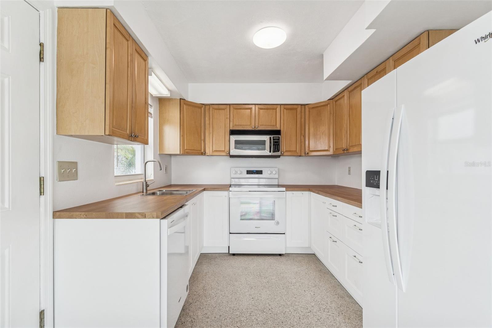 Image 26 of 67 For 2411 Bay Boulevard 1