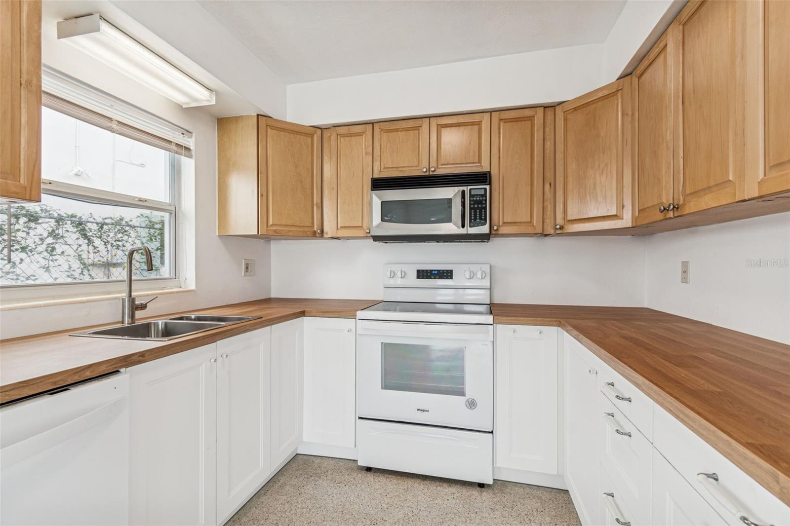 Image 28 of 67 For 2411 Bay Boulevard 1