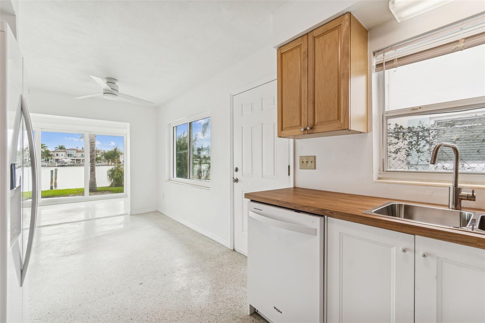 Image 29 of 67 For 2411 Bay Boulevard 1