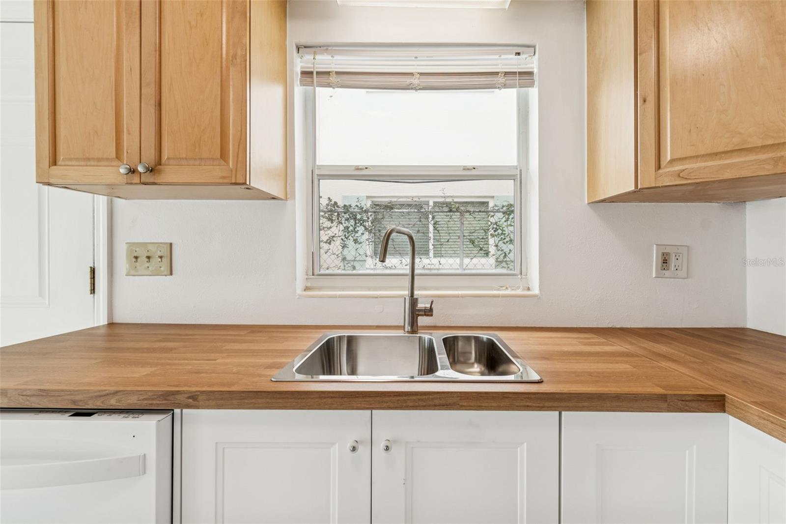 Image 31 of 67 For 2411 Bay Boulevard 1