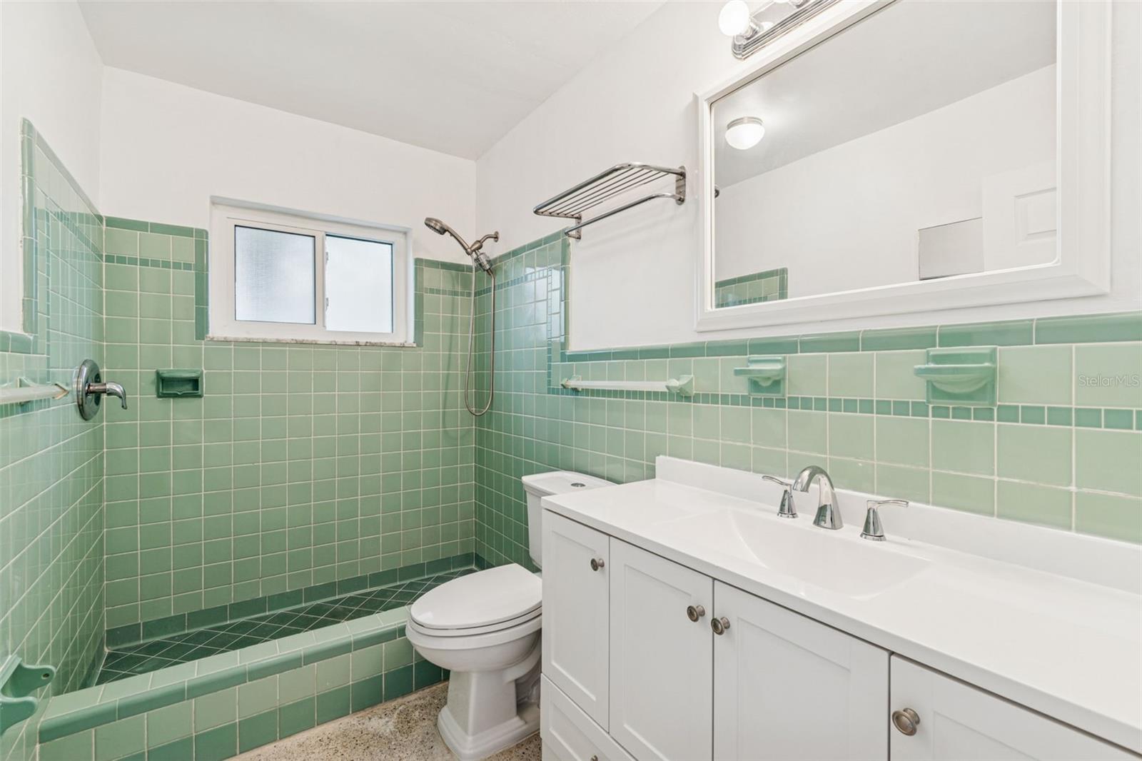 Image 45 of 67 For 2411 Bay Boulevard 1