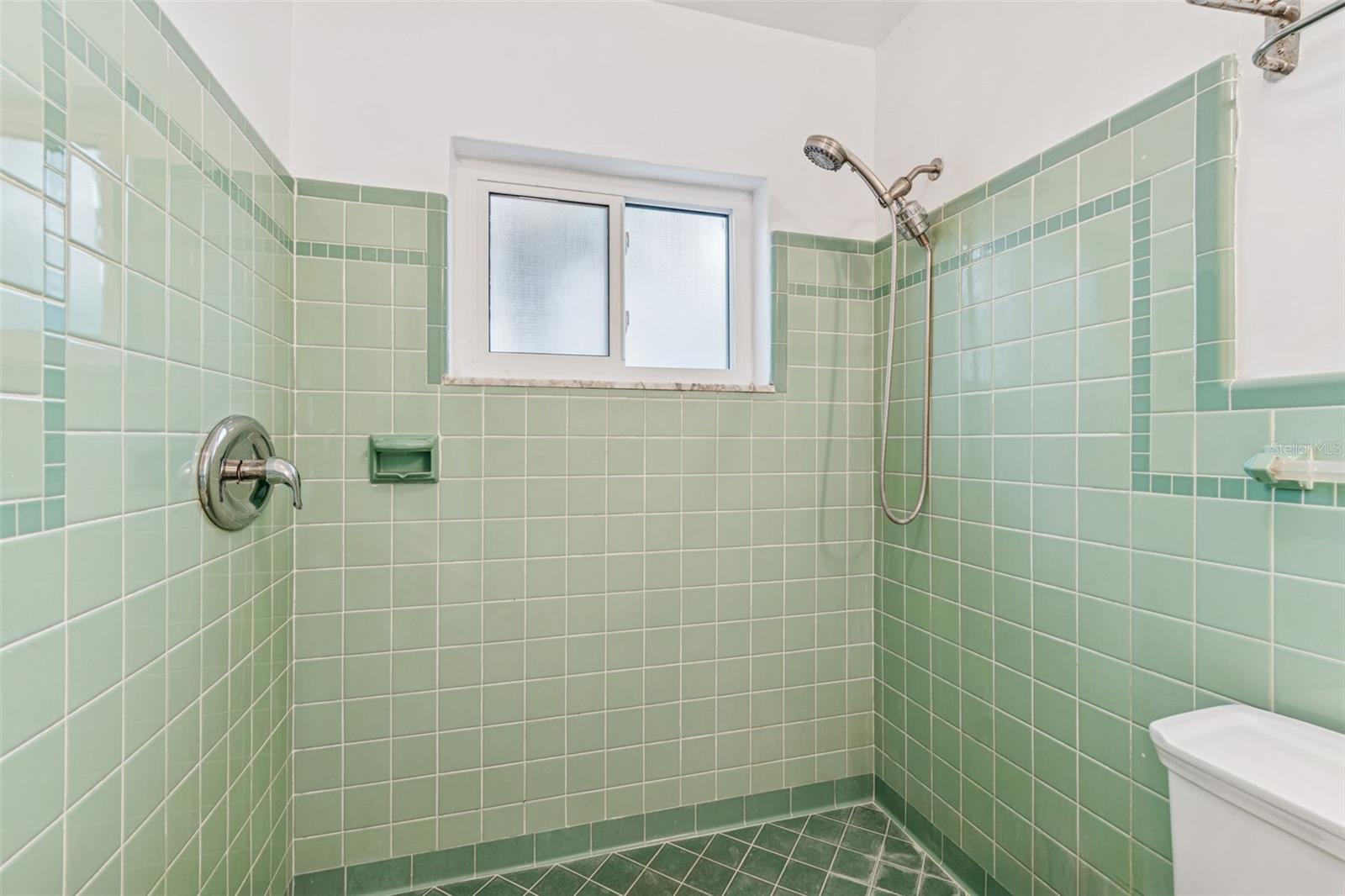 Image 46 of 67 For 2411 Bay Boulevard 1