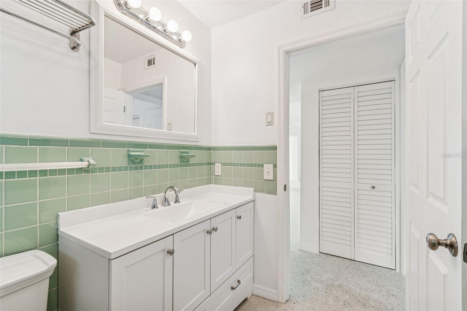 Image 47 of 67 For 2411 Bay Boulevard 1