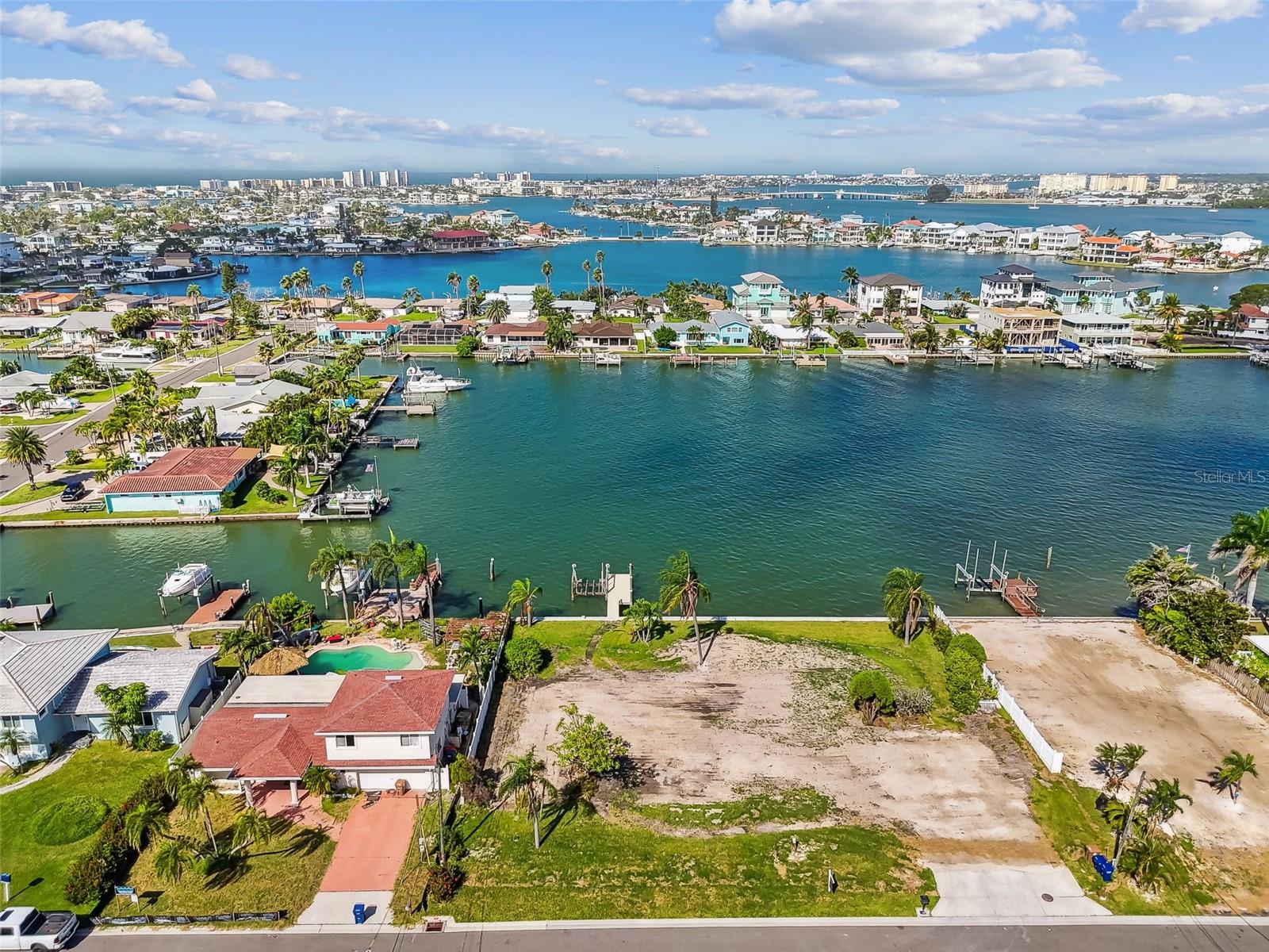 Image 17 of 36 For 568 Johns Pass Avenue