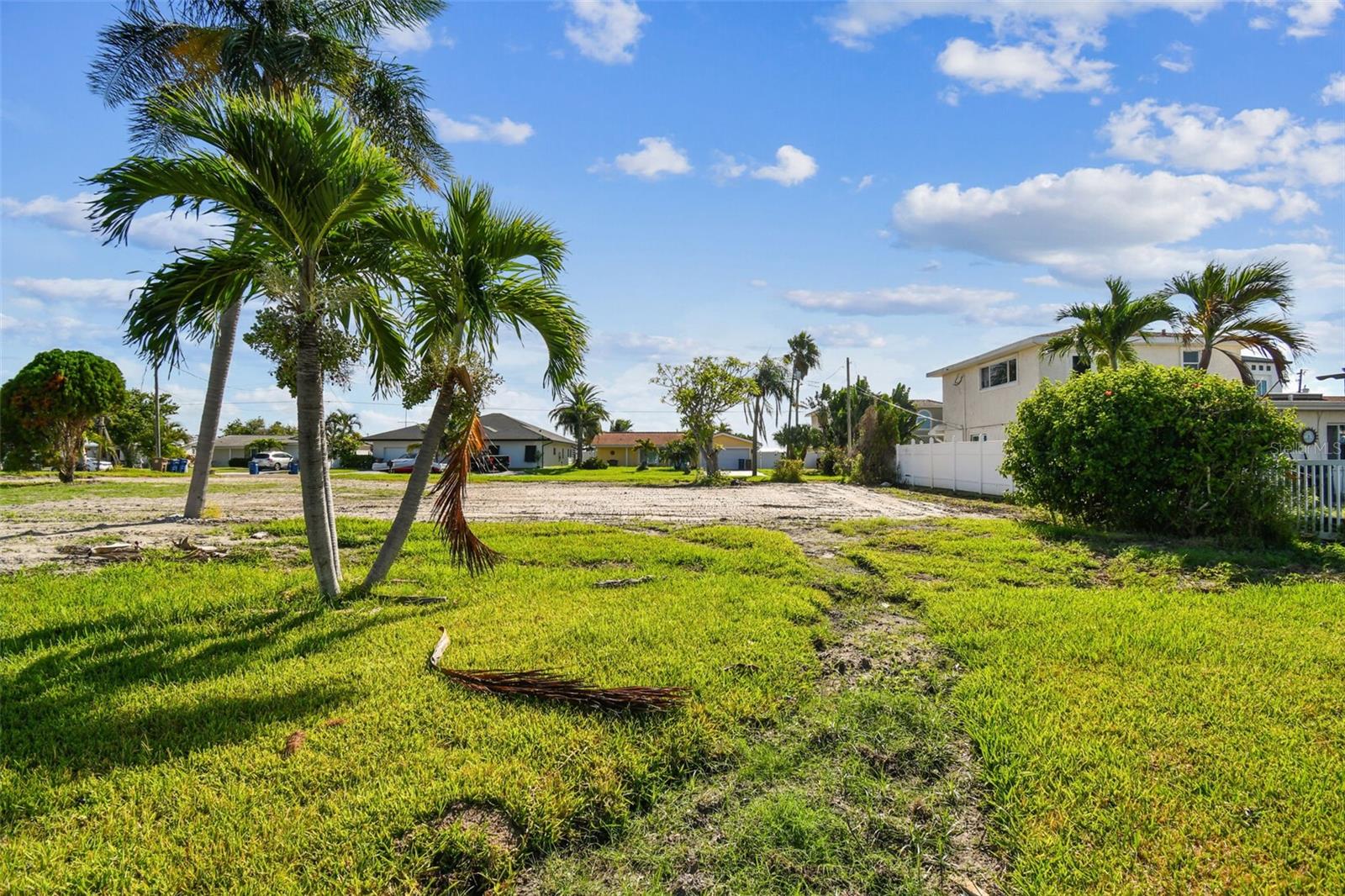 Image 31 of 36 For 568 Johns Pass Avenue