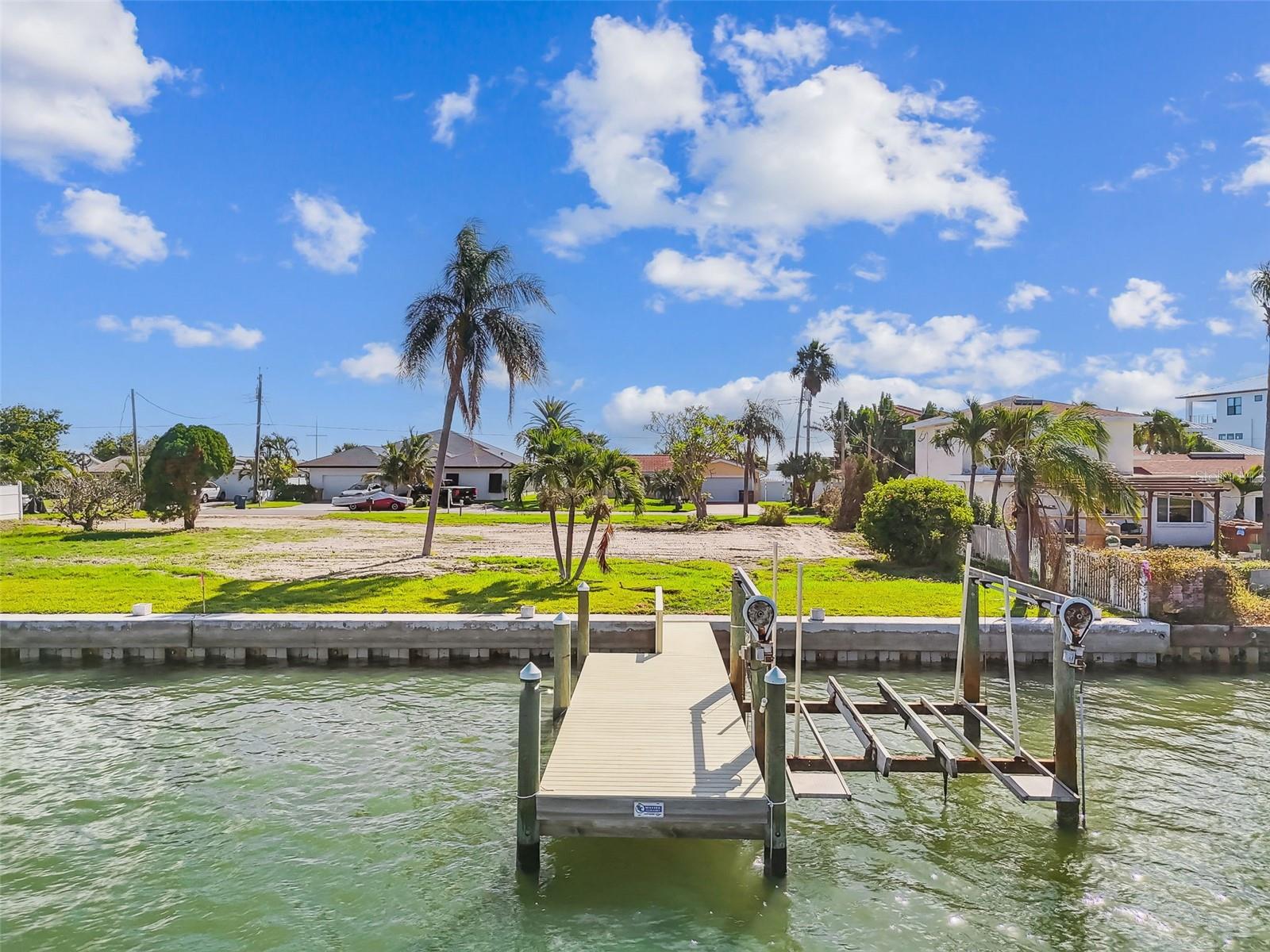 Image 4 of 36 For 568 Johns Pass Avenue