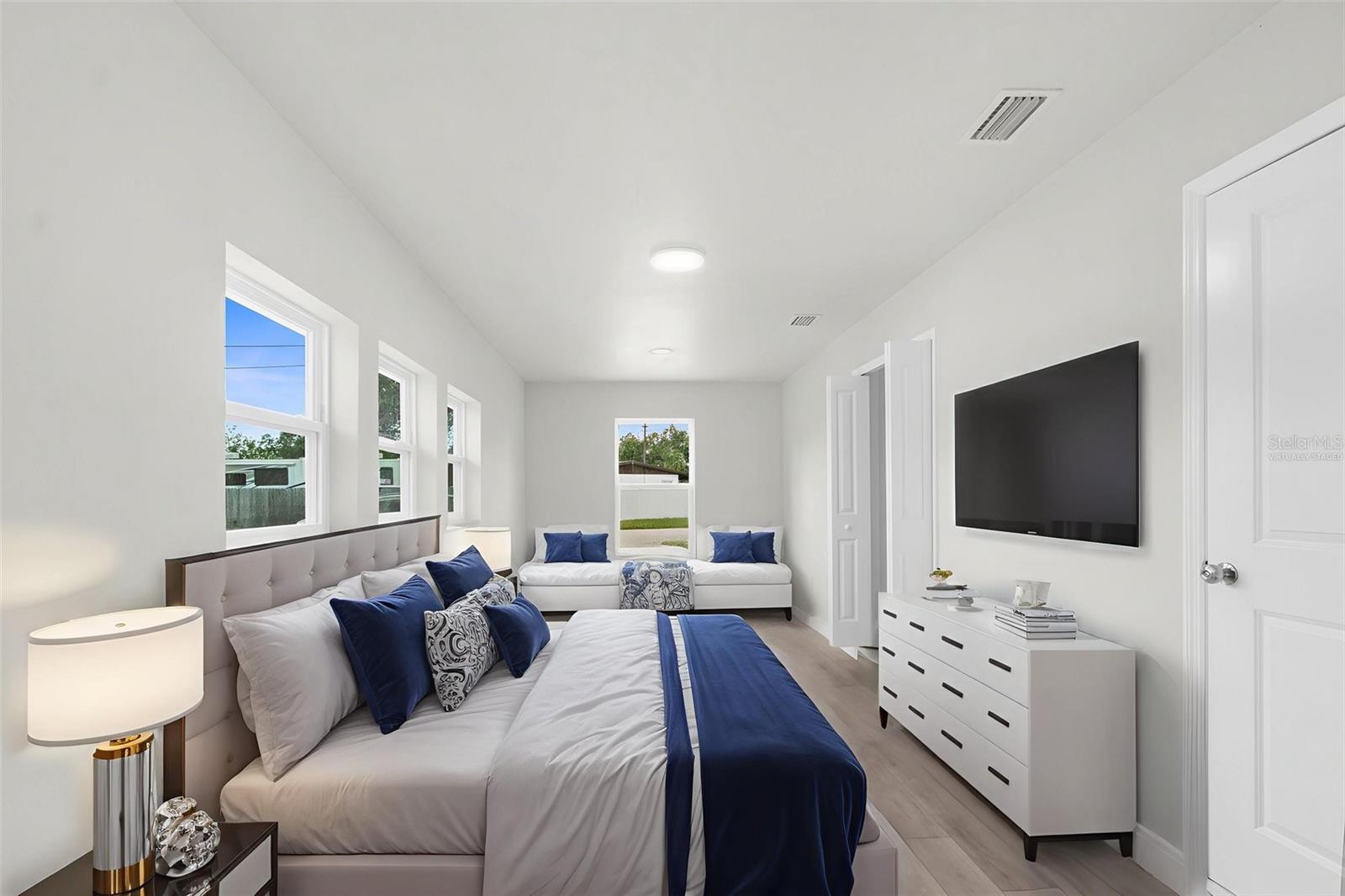 Listing photo id 19 for 5704 Coolidge Avenue