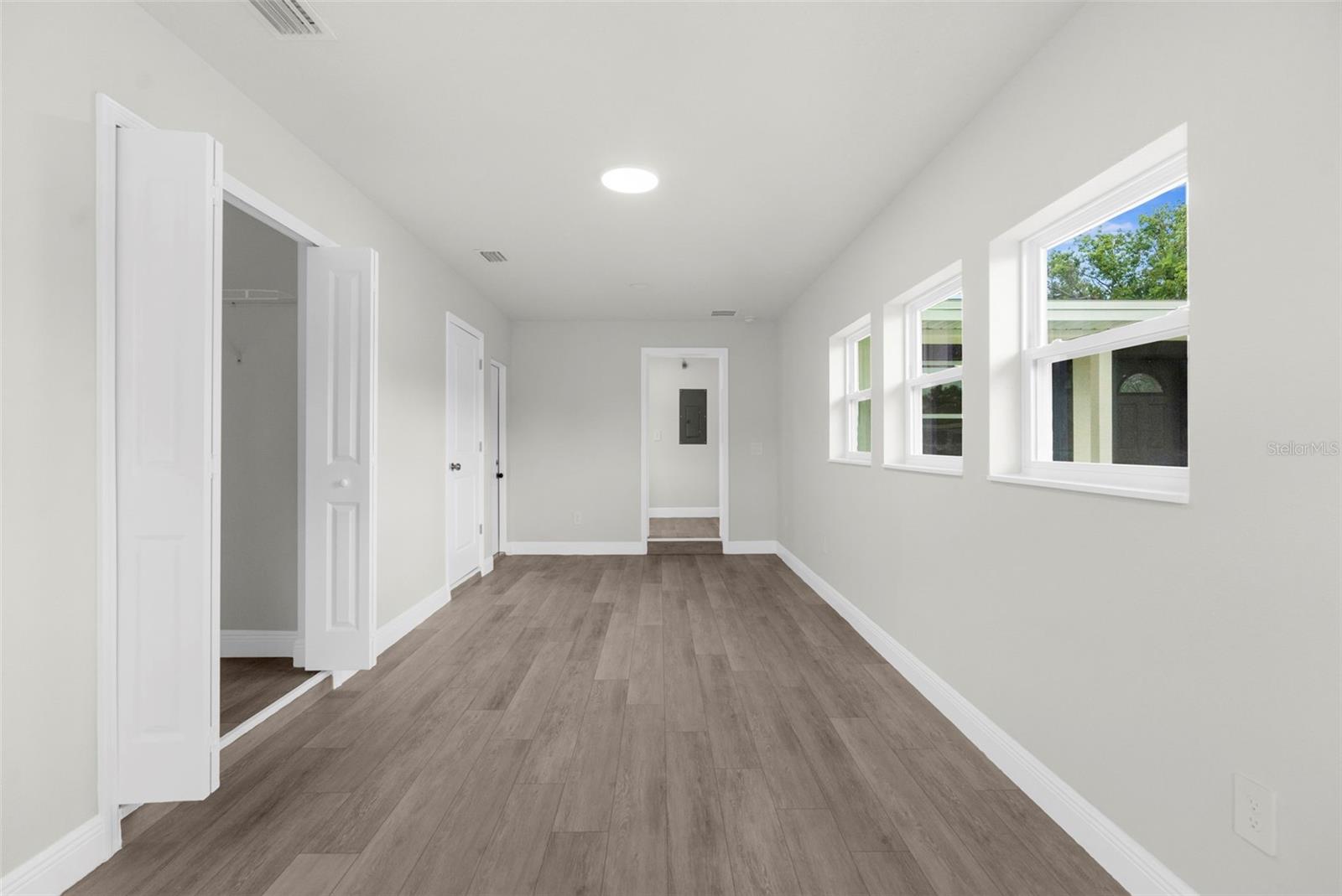 Listing photo id 20 for 5704 Coolidge Avenue