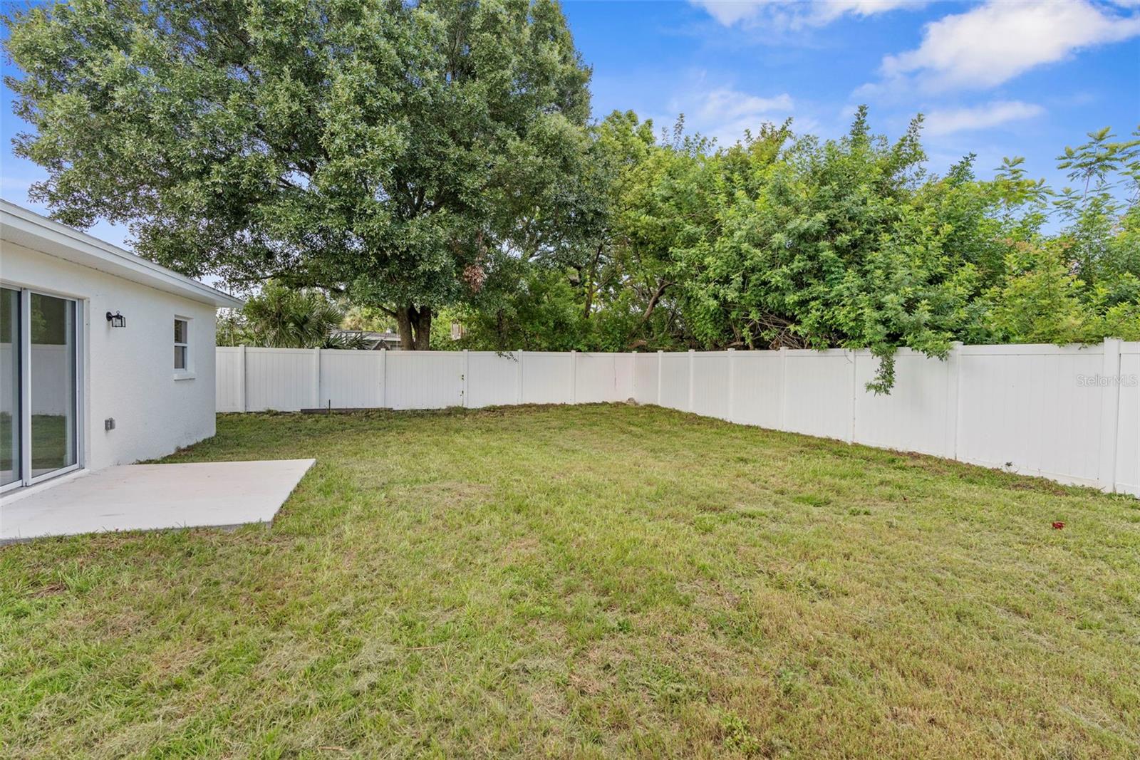 Listing photo id 24 for 5704 Coolidge Avenue