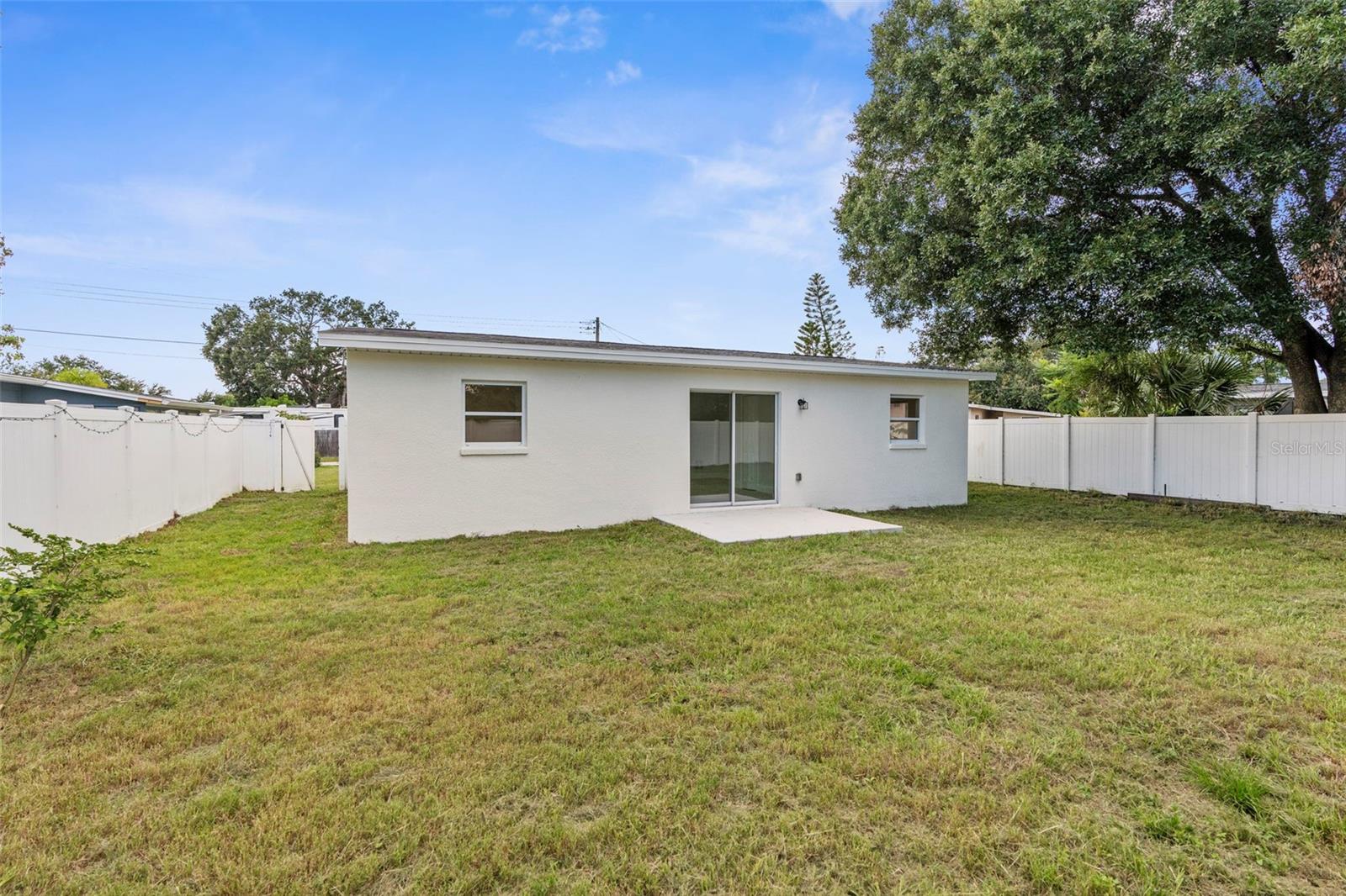 Listing photo id 25 for 5704 Coolidge Avenue