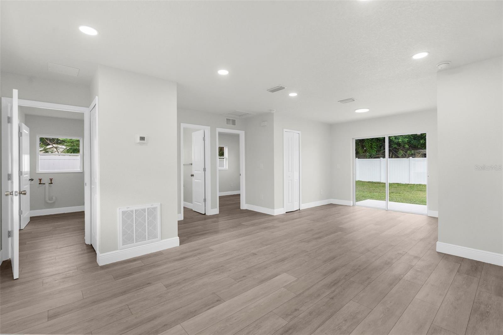 Listing photo id 2 for 5704 Coolidge Avenue