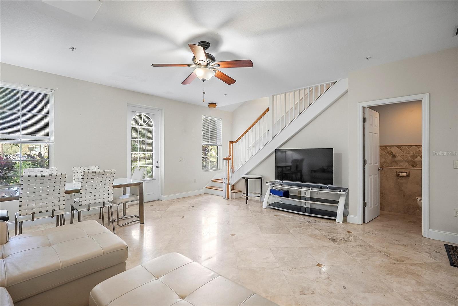 Image 11 of 27 For 832 Bay Street Ne 3